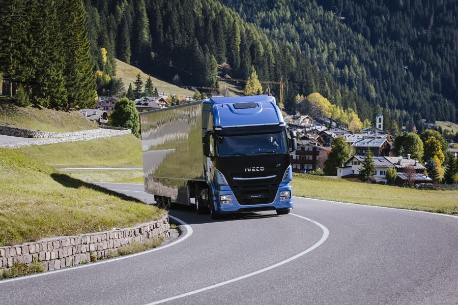 Iveco Stralis 460NP 4x2 2017 года  (фото 4 из 40)